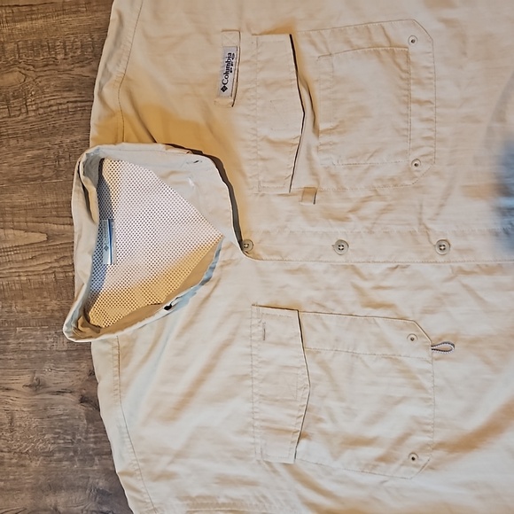 Columbia Men's Large Preformance Fishing Gear Button Down - Picture 2 of 6